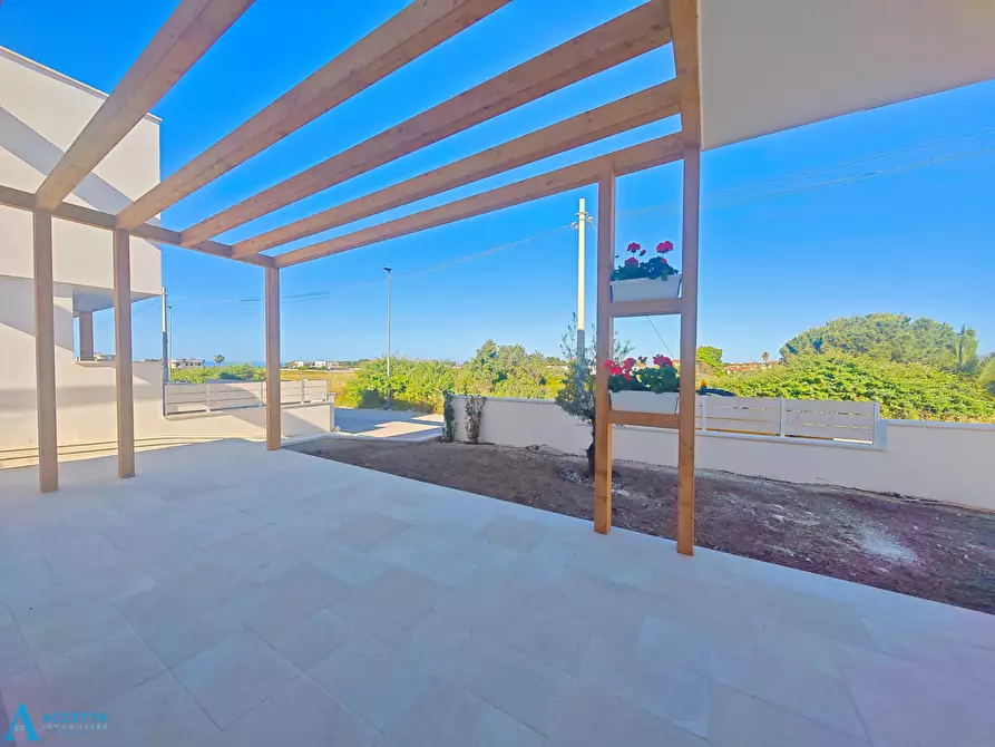 Immagine 26 di Villa in vendita  in Via Azalee a Taranto