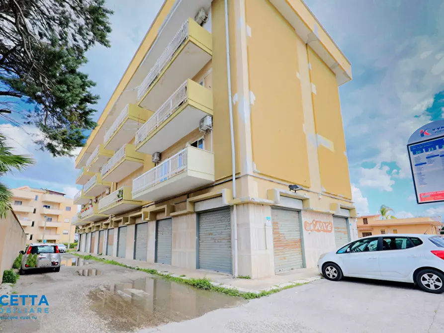 Immagine 1 di Locale commerciale in vendita  in Corso Vittorio Emanuele II 11 a Taranto