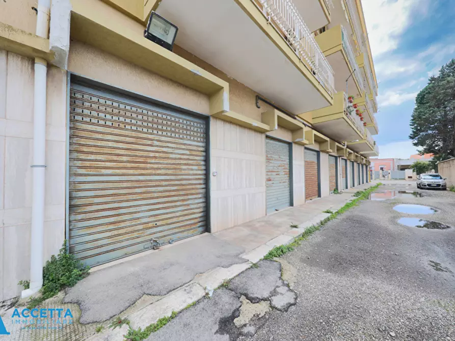 Immagine 4 di Locale commerciale in vendita  in Corso Vittorio Emanuele II 11 a Taranto