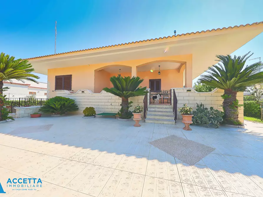 Immagine 1 di Villa in vendita  in Via Fior d'Agave 10 a Taranto