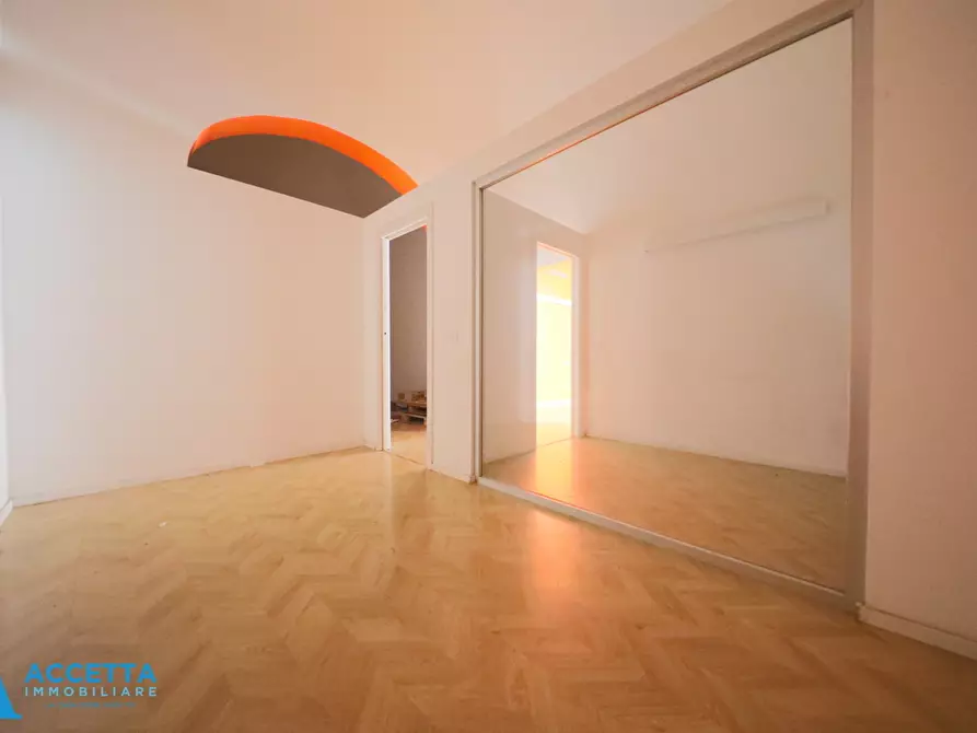 Immagine 5 di Locale commerciale in affitto  in Via Oberdan 31 a Taranto