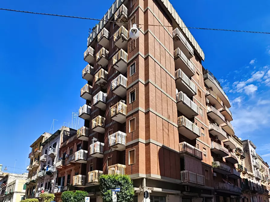 Immagine 3 di Locale commerciale in vendita  in Via Dica di Genova 50 a Taranto