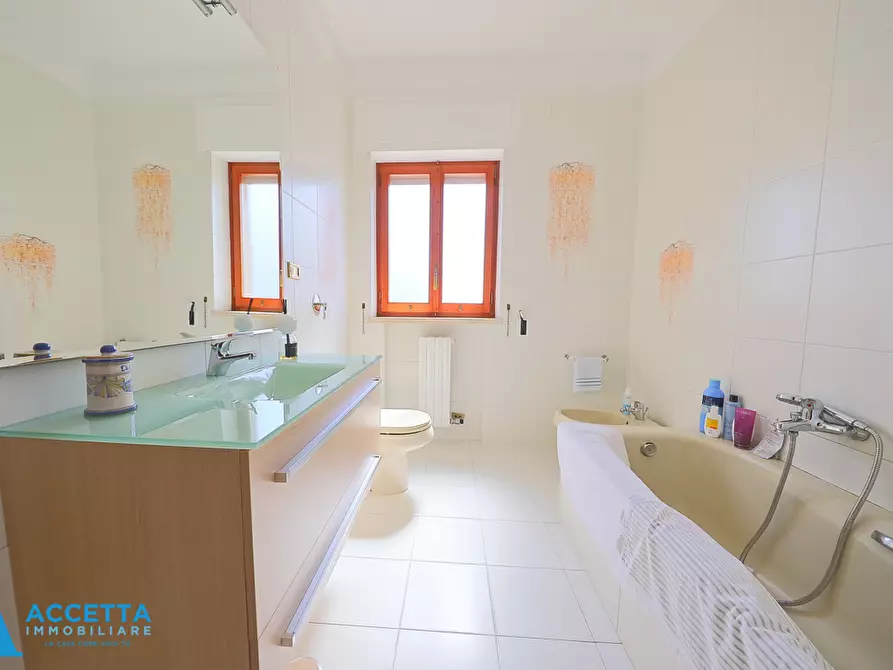 Immagine 19 di Trilocale in vendita  in Via Gobetti 8 a Taranto