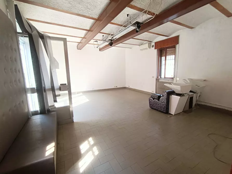 Immagine 5 di Locale commerciale in vendita  in Via Giovanni Capra a Pontenure