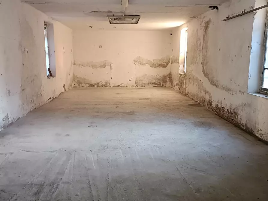Immagine 4 di Magazzino in vendita  in Via Malvicino a Castel San Giovanni