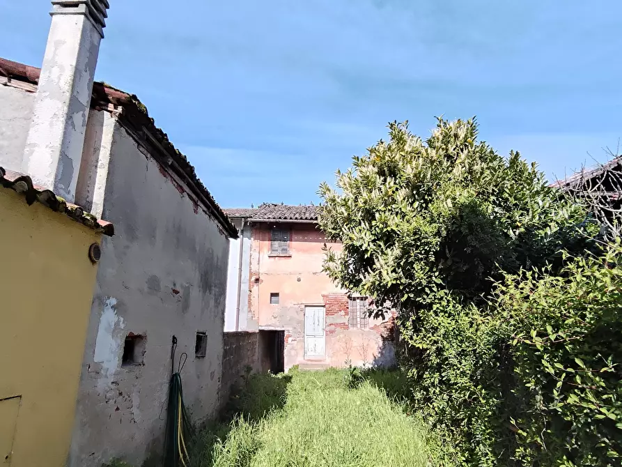 Immagine 13 di Porzione di casa in vendita  in centro a Pieve Porto Morone