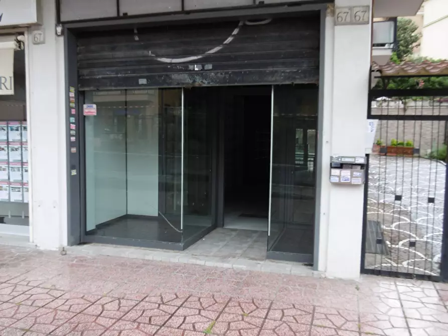 Immagine 8 di Locale commerciale in affitto  in VIA DELLA PISANA a Roma
