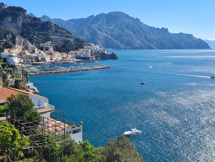 Immagine 21 di Trilocale in vendita  in Via Mauro Comite 7 a Amalfi