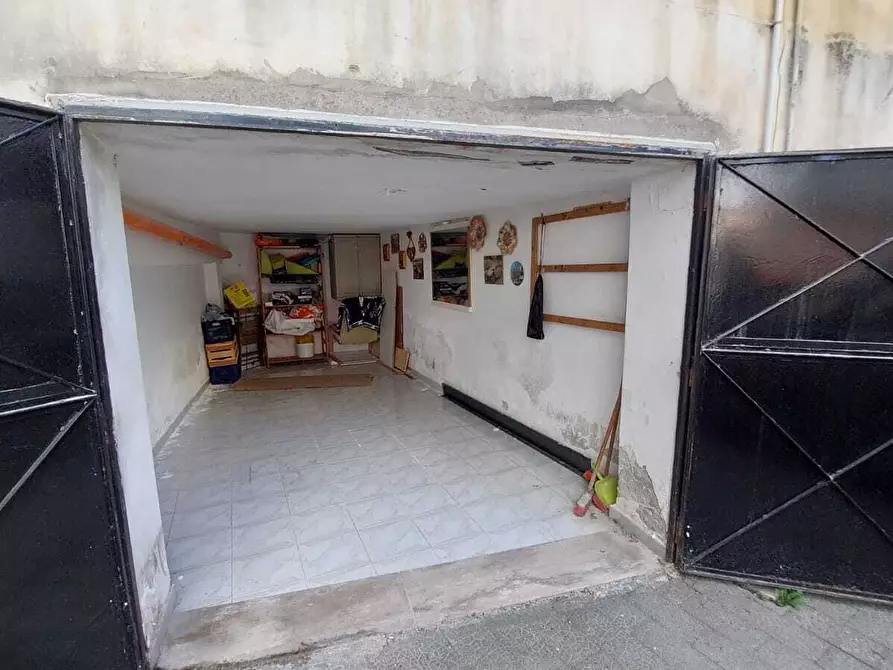Immagine 3 di Garage in vendita  in Via Picenza 20 a Salerno
