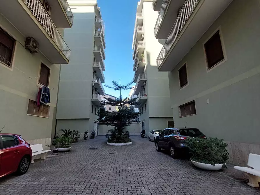 Immagine 3 di Pentalocale in vendita  in Via Medaglie D'Oro 388 a Salerno