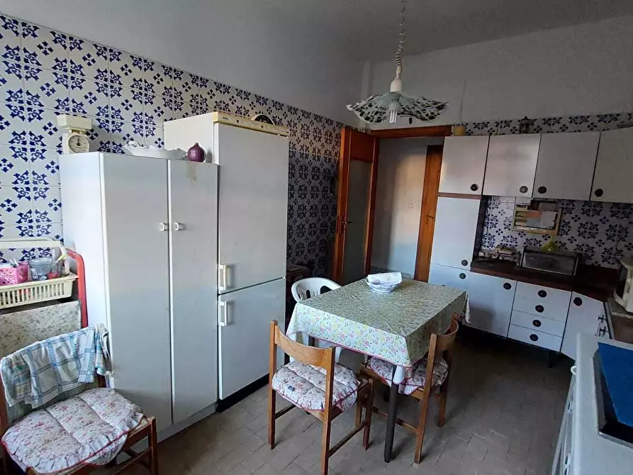 Immagine 22 di Pentalocale in vendita  in Via Medaglie D'Oro 388 a Salerno