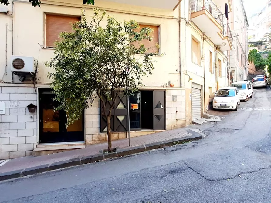Immagine 7 di Locale commerciale in vendita  in Via Sant'Eremita 27 a Salerno