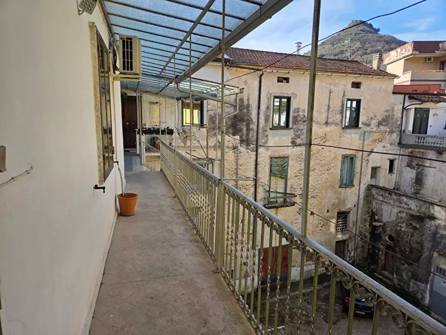 Immagine 2 di Bilocale in vendita  in Piazza Umberto I 11 a Montecorvino Rovella