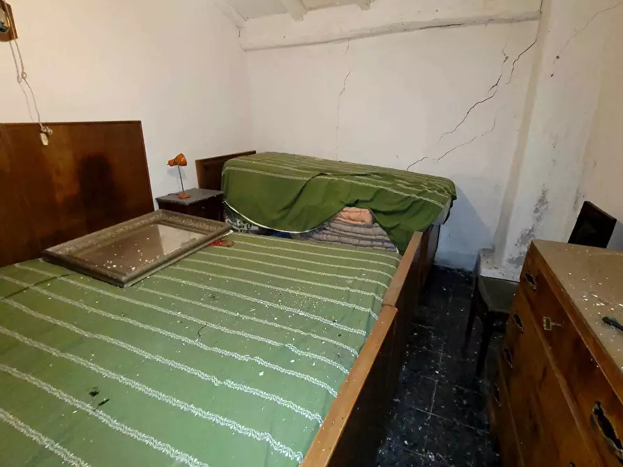 Immagine 65 di Pentalocale in vendita  in Via Campi 7 a Serra Riccò