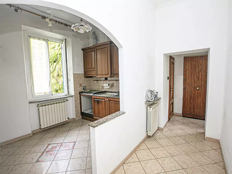 Immagine 9 di Bilocale in vendita  in Salita Castrofino a Genova