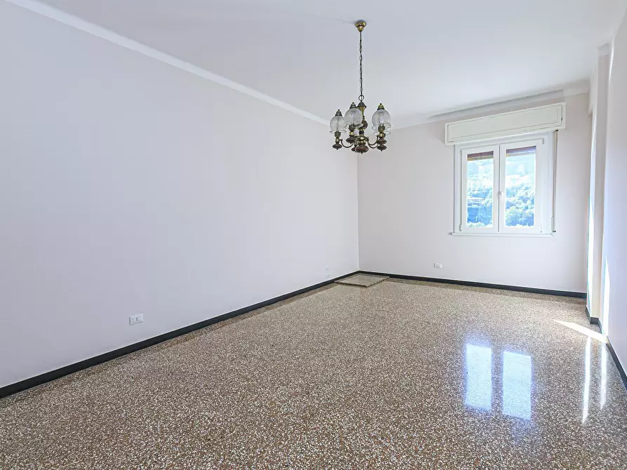 Immagine 16 di Pentalocale in vendita  in Via delle Acacie 10 a Genova