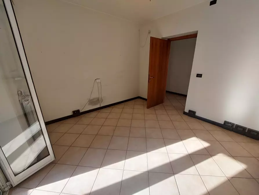 Immagine 16 di Ufficio in affitto  a Campomorone