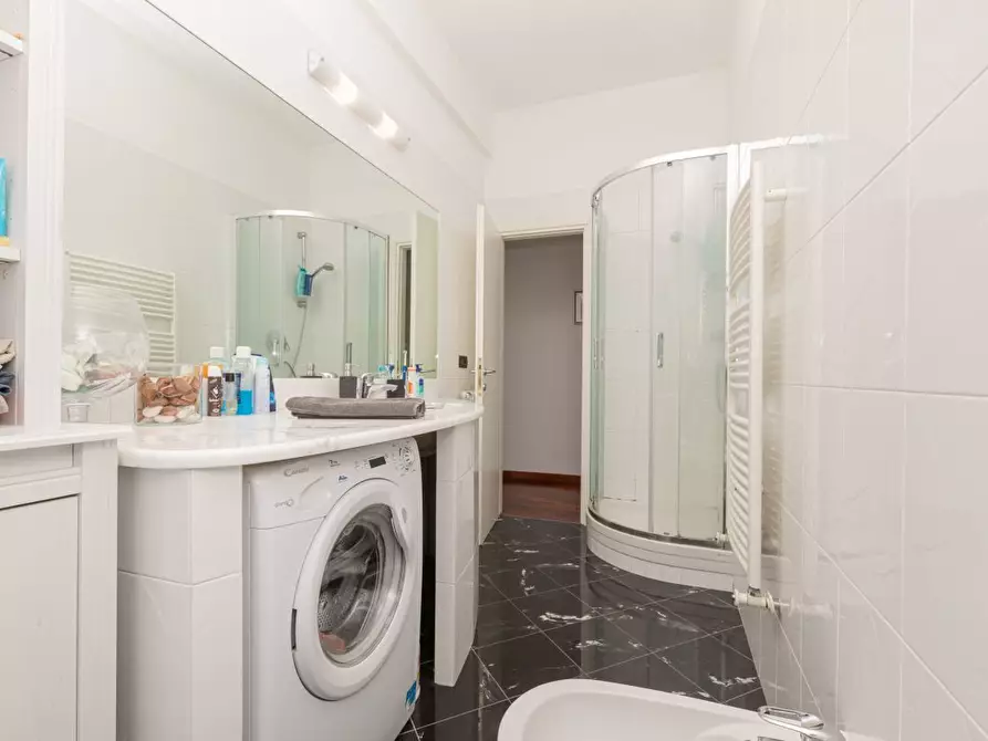 Immagine 32 di Bilocale in vendita  in Via Fratelli Gazzo a Genova