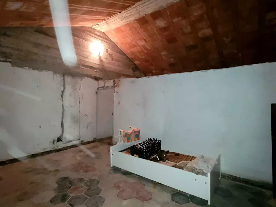 Immagine 36 di Pentalocale in vendita  in Via Campi 7 a Serra Riccò