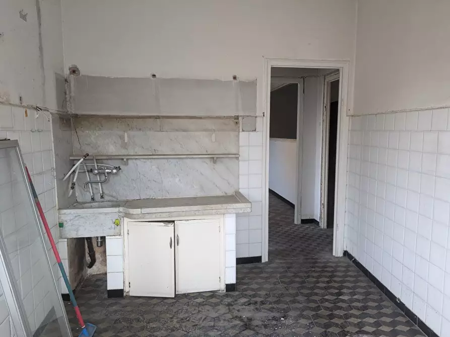 Immagine 12 di Bilocale in vendita  in Via Beata Chiara 18 a Genova