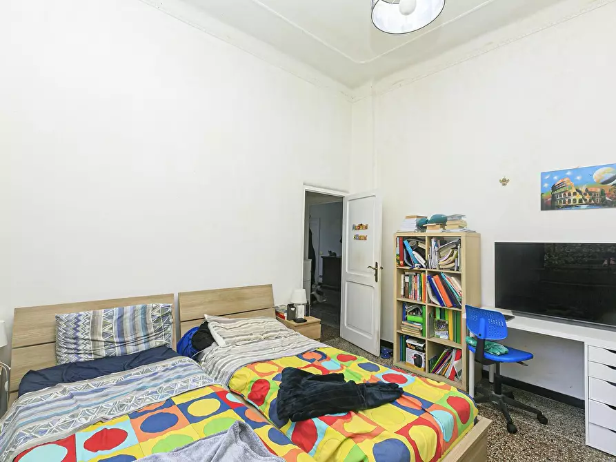 Immagine 29 di Pentalocale in vendita  in Via Val Sugana 9 a Genova