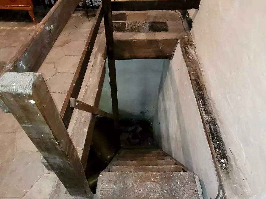 Immagine 74 di Pentalocale in vendita  in Via Campi 7 a Serra Riccò