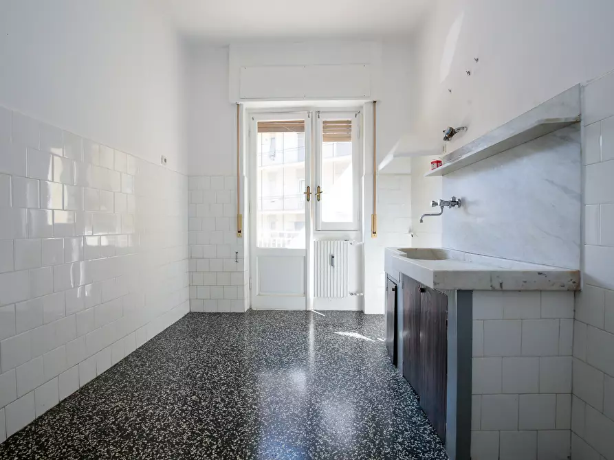 Immagine 8 di Pentalocale in vendita  in Via Paolo Anfossi 68c a Genova