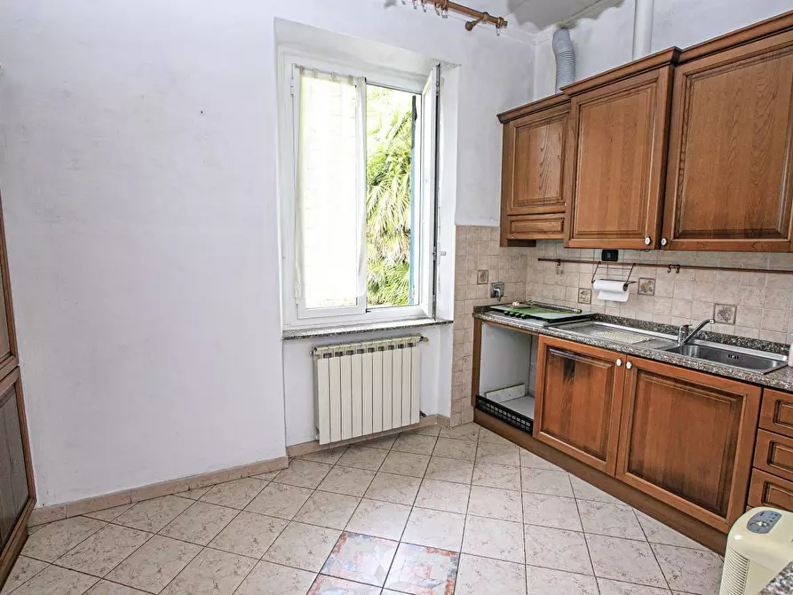 Immagine 11 di Bilocale in vendita  in Salita Castrofino a Genova