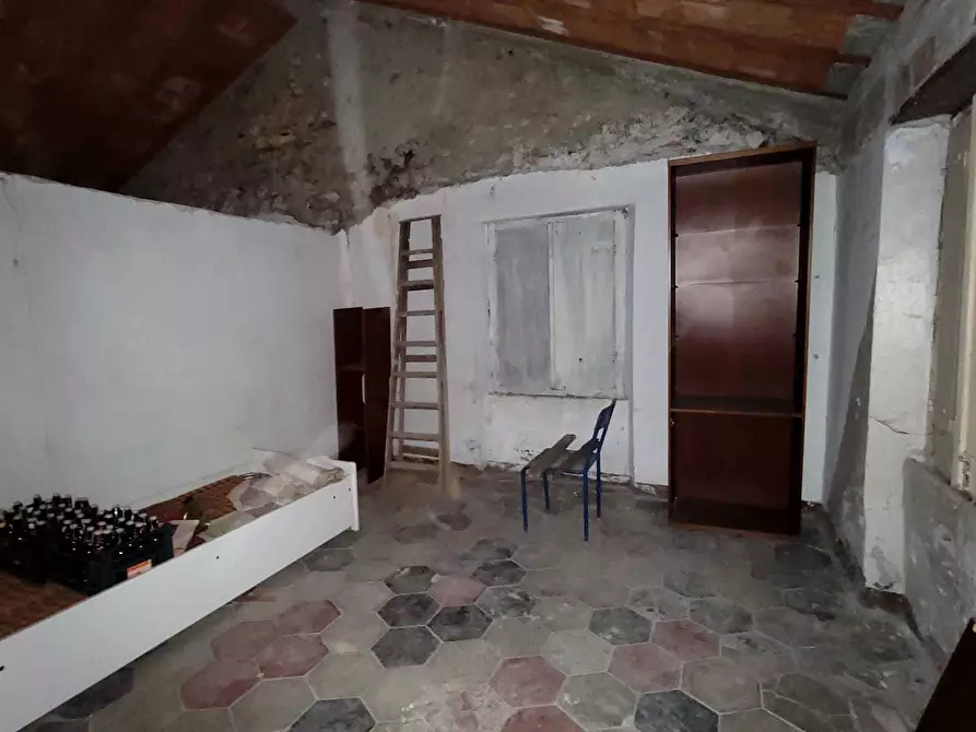 Immagine 38 di Pentalocale in vendita  in Via Campi 7 a Serra Riccò