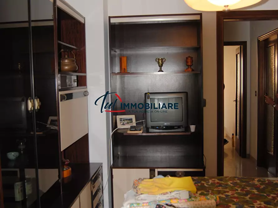 Immagine 4 di Pentalocale in vendita  in Viale Cassa di Risparmio 37 a Livorno