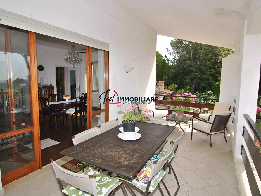 Immagine 5 di Villa in vendita  in Via Kaiser Parodi 15 a Livorno