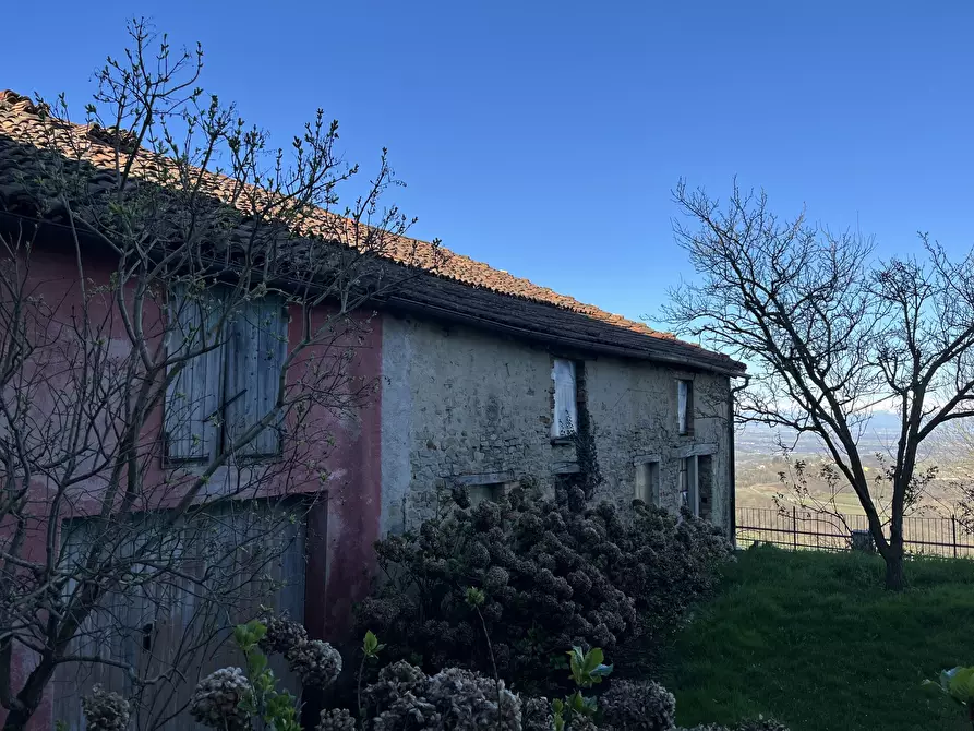 Immagine 5 di Rustico / casale in vendita  in Via Belvedere 4 a Serravalle Langhe