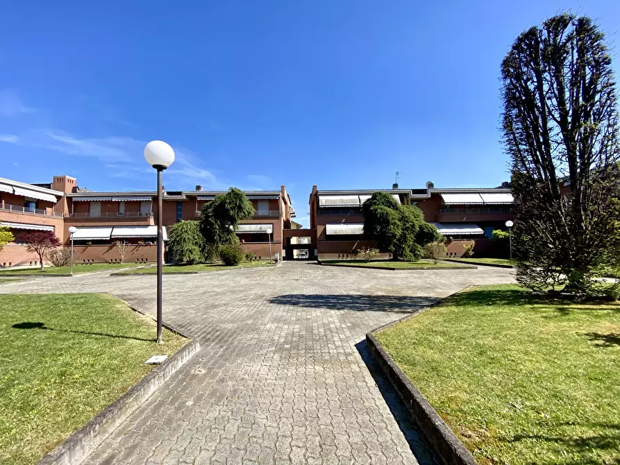 Immagine 14 di Quadrilocale in vendita  in Viale Europa 13 a Grinzane Cavour