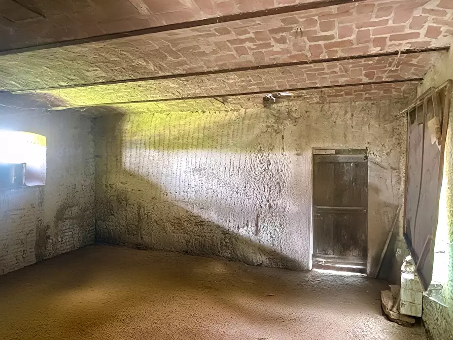 Immagine 11 di Rustico / casale in vendita  in Frazione Villa 8 a Serravalle Langhe