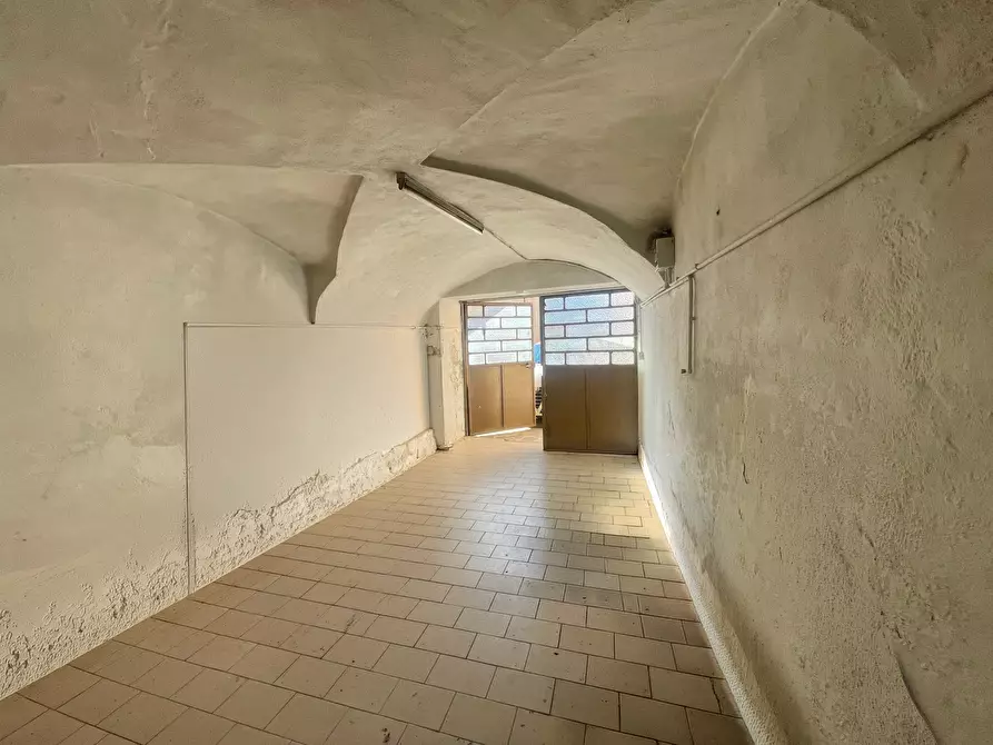 Immagine 13 di Pentalocale in vendita  in Via Dante Alighieri 54 a Dogliani