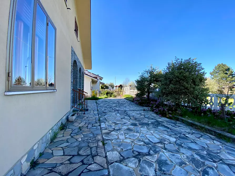 Immagine 14 di Villa in vendita  in via bricco broncio a Serravalle Langhe