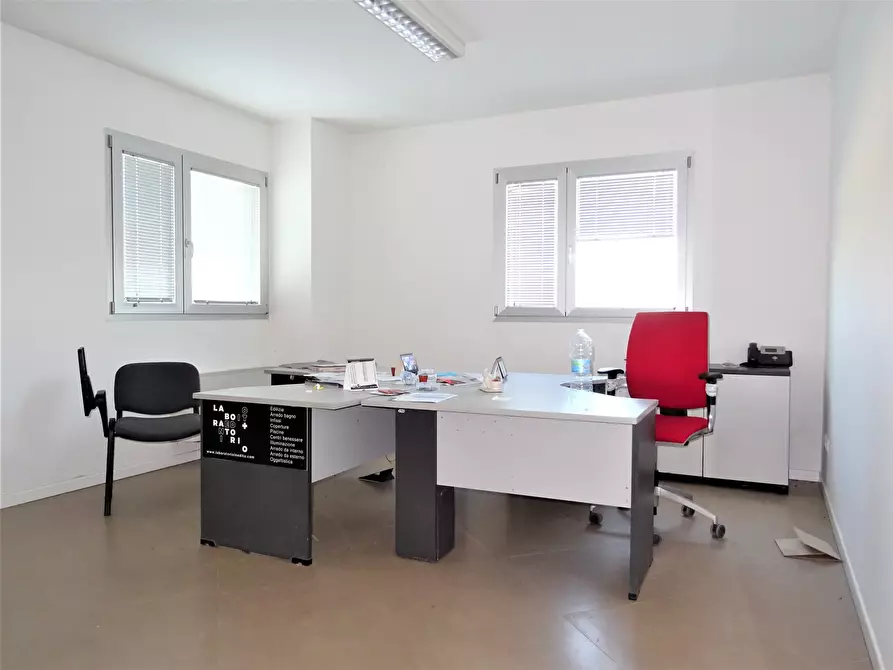 Immagine 9 di Attività artigianale in vendita  a Senigallia