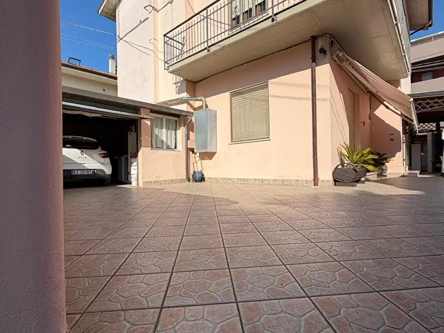 Immagine 2 di Casa trifamiliare in vendita  a Senigallia