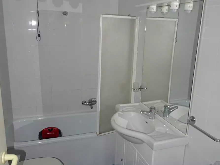 Immagine 8 di Bilocale in vendita  a Fano