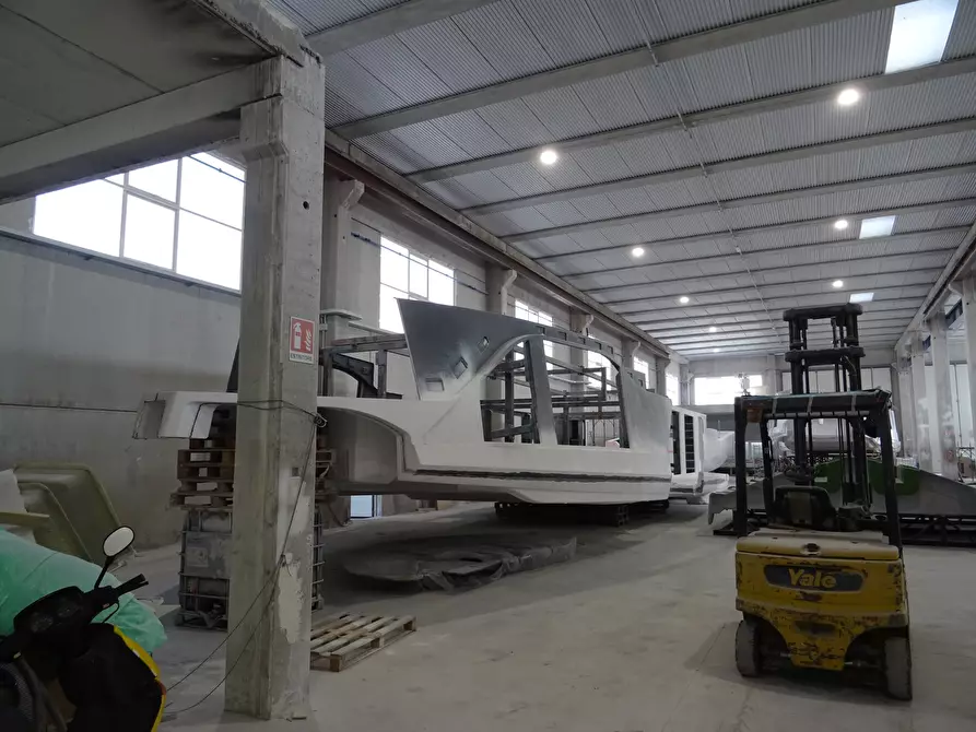 Immagine 3 di Attività artigianale in vendita  a Trecastelli