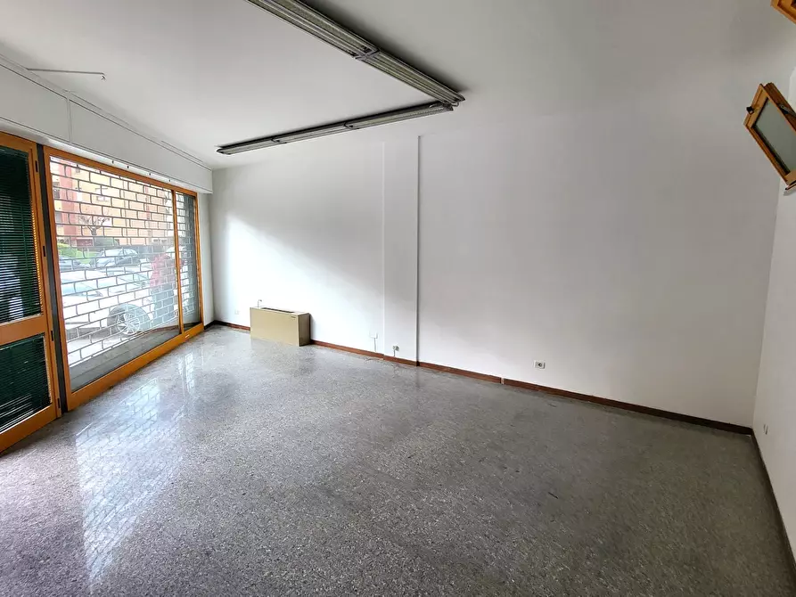 Immagine 1 di Locale commerciale in vendita  a Senigallia