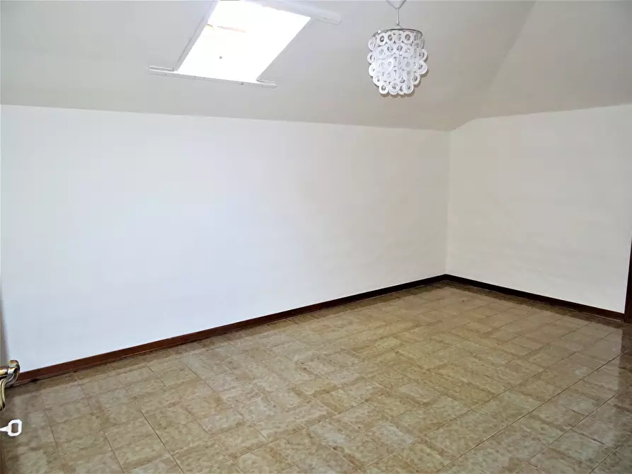 Immagine 10 di Mansarda in vendita  a Ostra