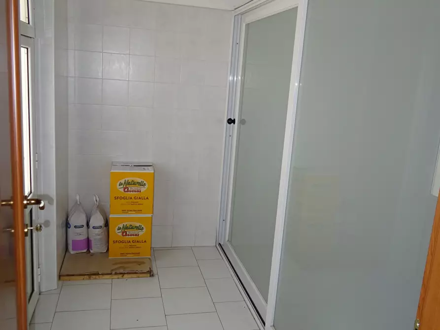 Immagine 10 di Locale commerciale in vendita  a Ostra