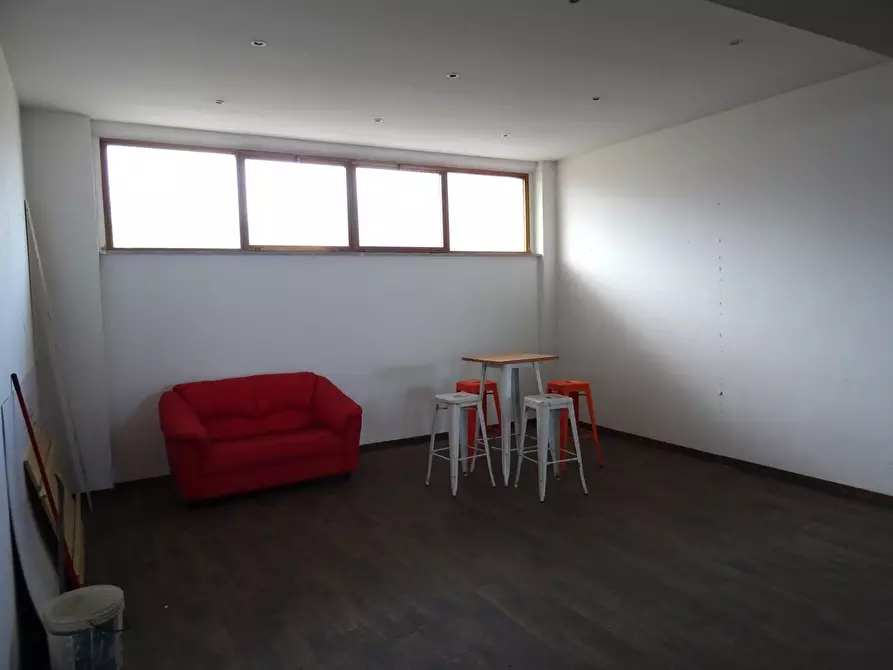 Immagine 4 di Locale commerciale in vendita  a Senigallia