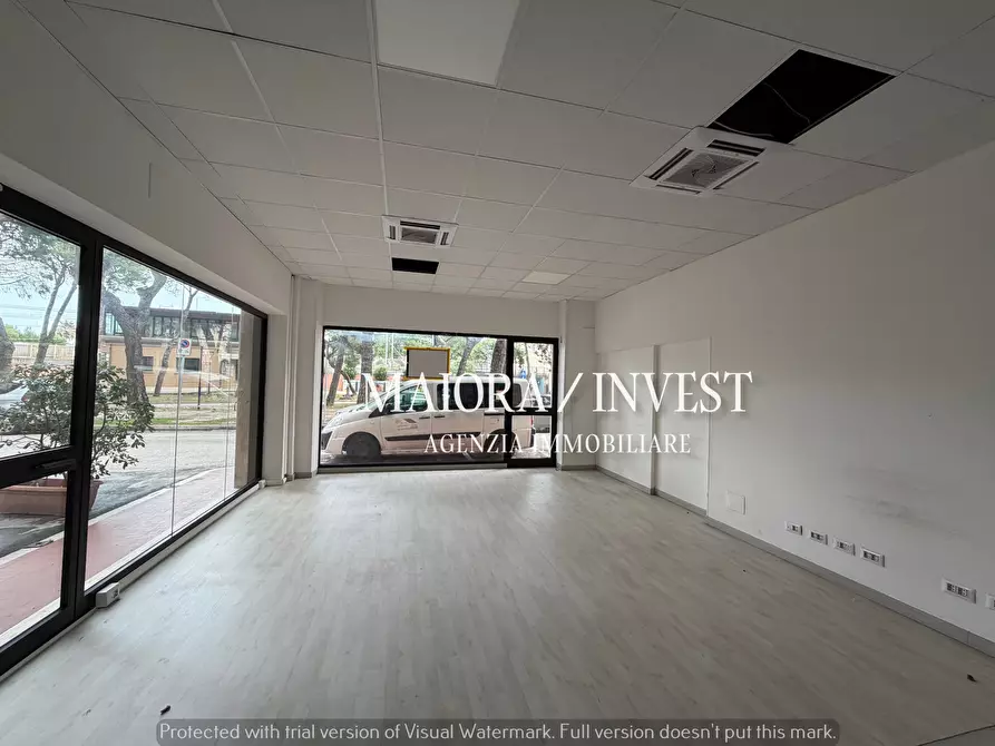 Immagine 10 di Locale commerciale in vendita  in Via Francesco Crucioli a Grottammare