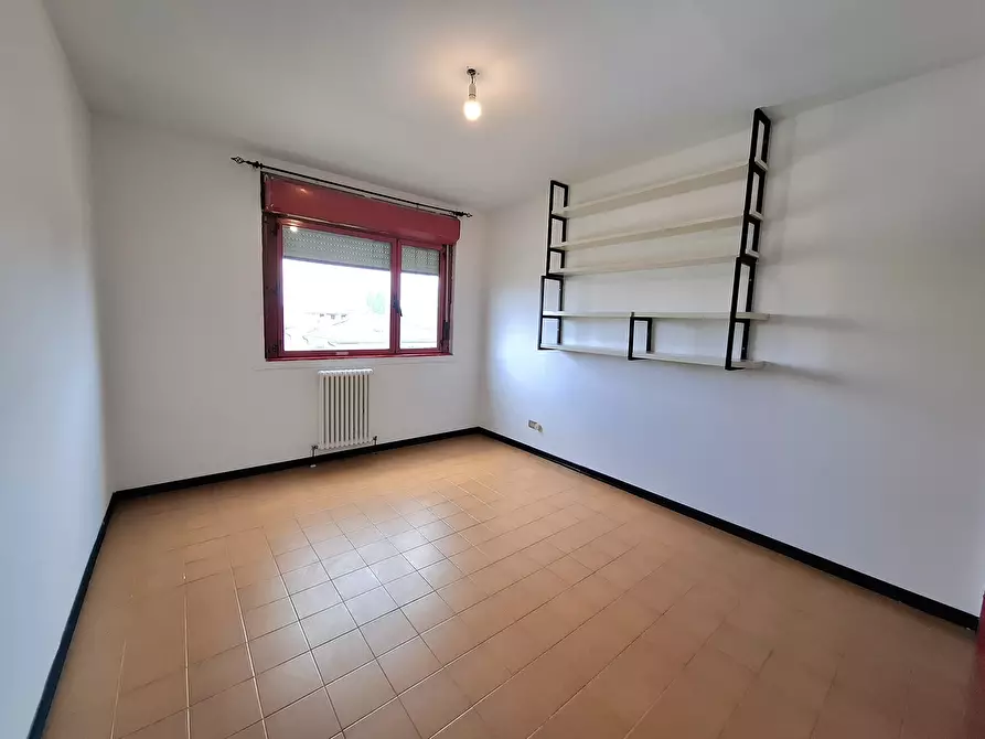 Immagine 16 di Trilocale in vendita  in Via della Costituzione 18A a Rovigo