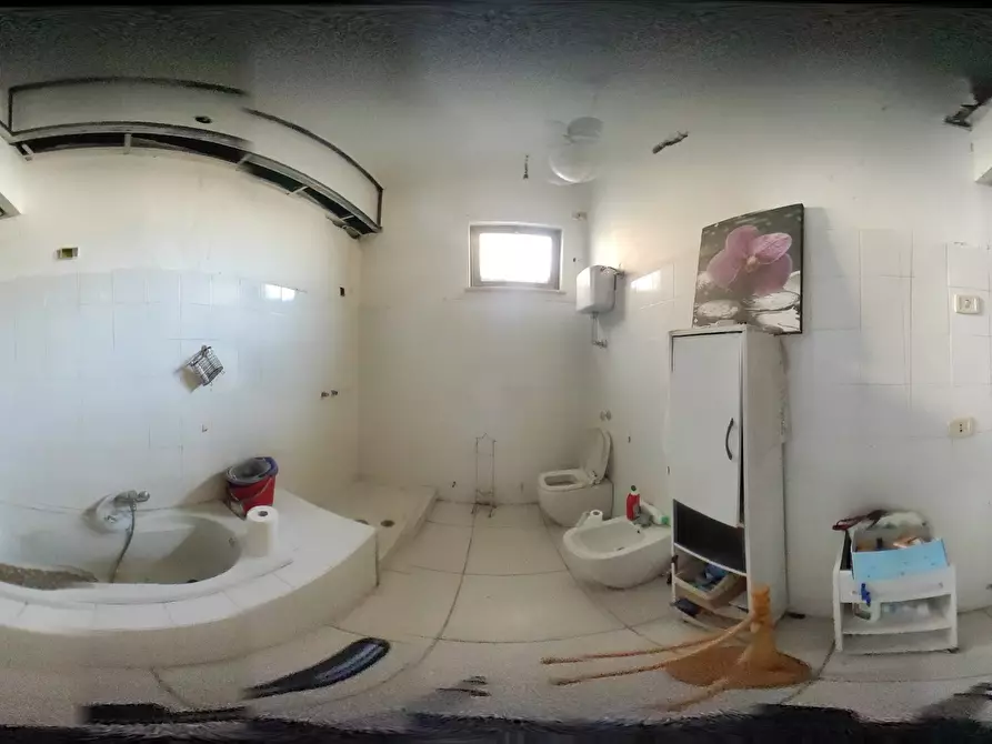 Immagine 7 di Locale commerciale in vendita  a Pineto