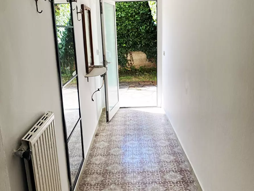 Immagine 9 di Casa trifamiliare in vendita  in Strada Statale 1 189 a Castelnuovo Magra