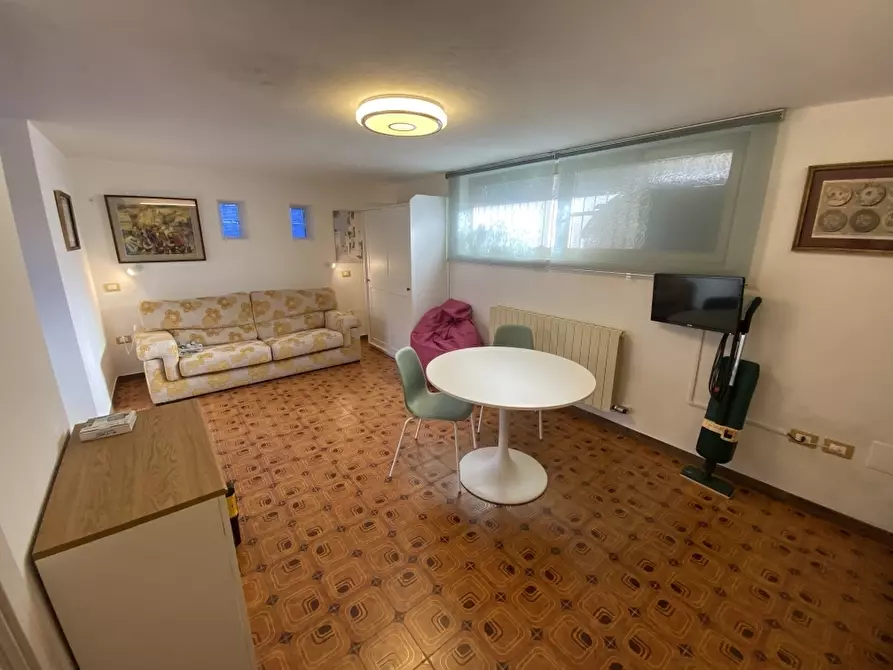 Immagine 5 di Porzione di casa in affitto  in Viale Giovanni da Verrazzano 17 a Carrara