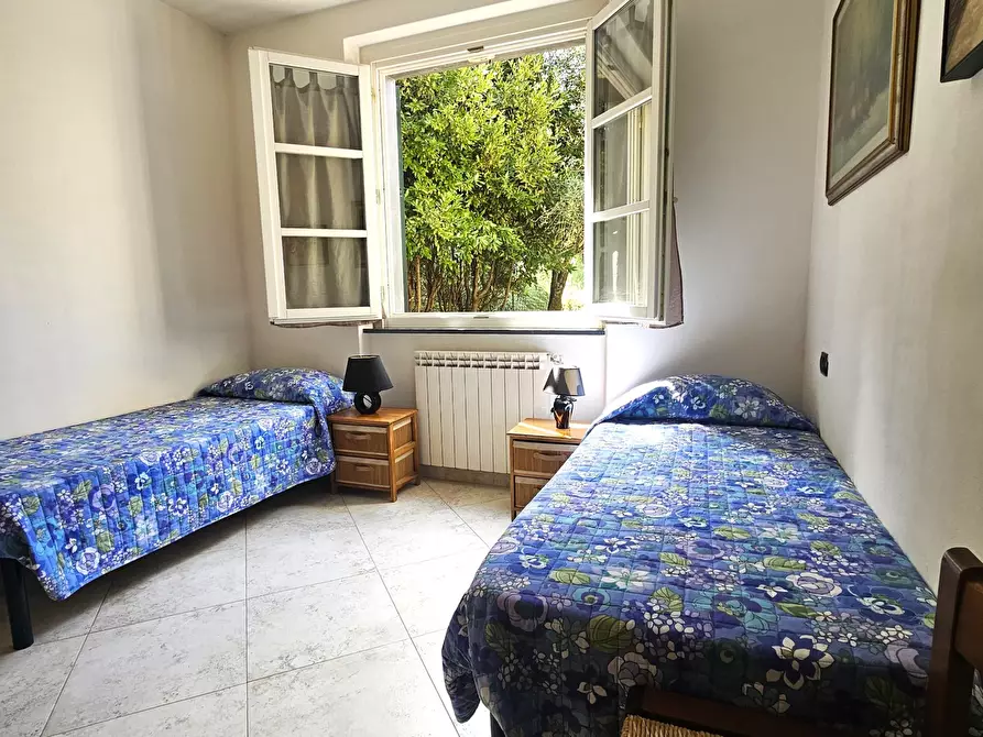 Immagine 25 di Villa in vendita  a Sarzana